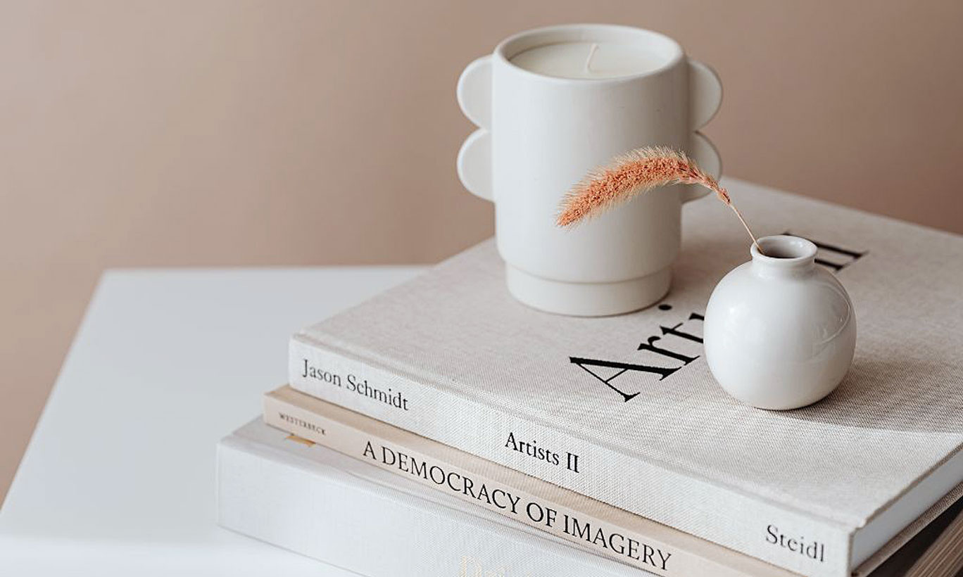 Bücher-mit-Tasse_galweb title=